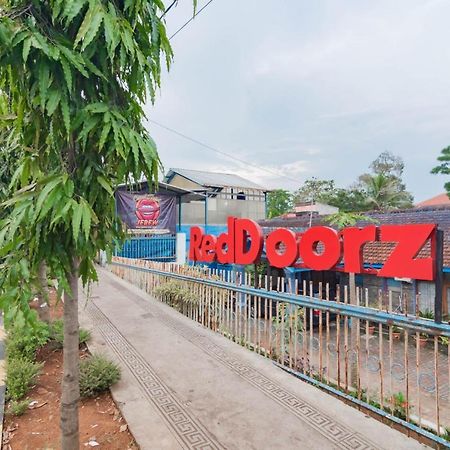 Reddoorz Syariah At Jl Pangeran Hidayatullah Cianjur Hotell Exteriör bild